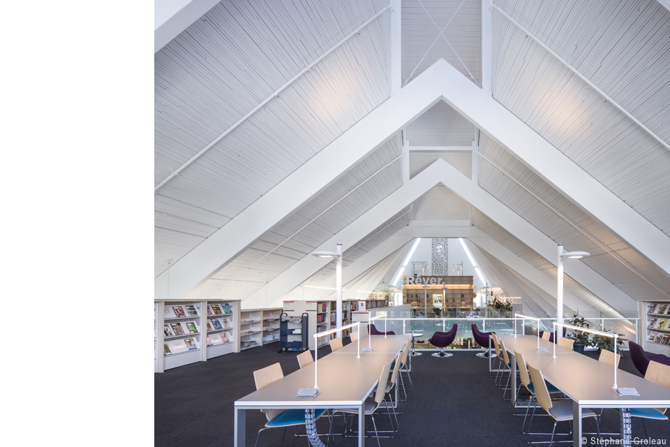 Bibliotheque Monique Corriveau-Library by Dan Hanganu + Cote Leahy Cardas Architects